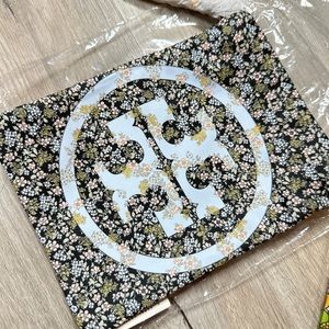 Tory Burch mask set,it come with three individual face mask and one travel pouch